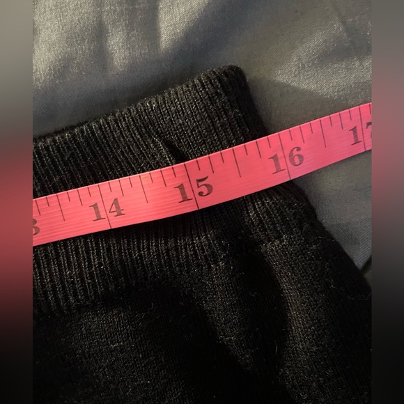 LIKE NEW Women's 2-Piece long sleeve knit pant set. Black w/Cream Trim. Size: L - Picture 5 of 11